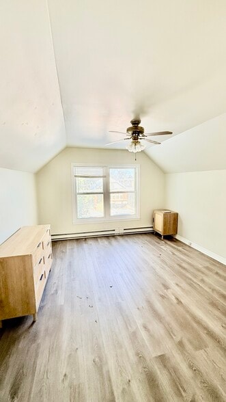 Building Photo - 5843 W Warwick Ave