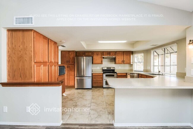 Building Photo - 3338 E Grove Ave