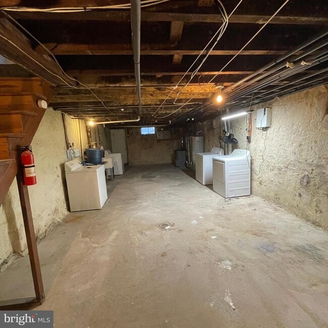 Building Photo - 1126 Faunce St