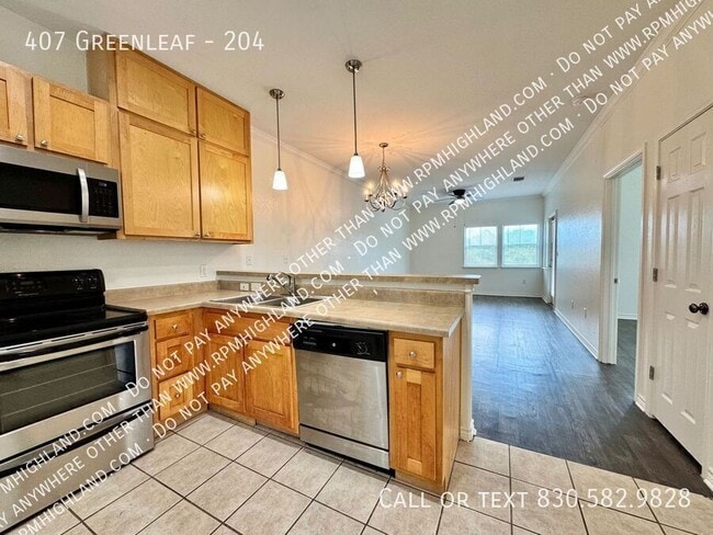 Building Photo - 407 Greenleaf-204