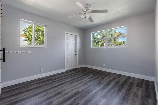 Building Photo - 326 SE 3rd Terrace