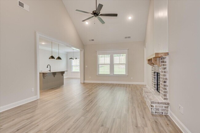 Building Photo - 136 Tanager Ln