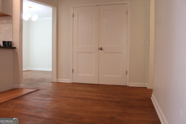 Building Photo - 1060 Cypress Dr