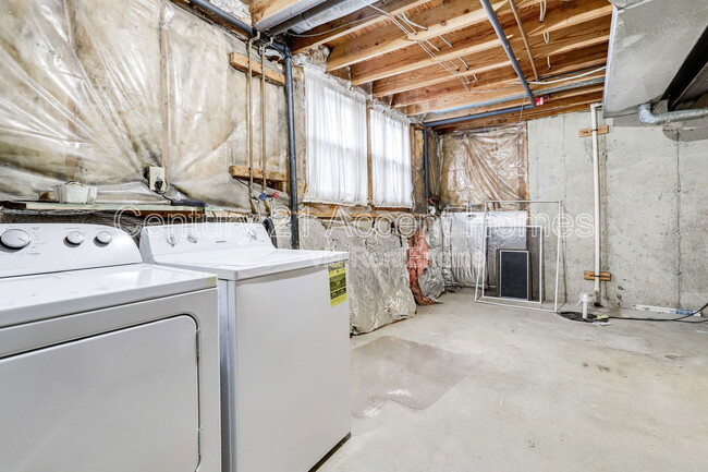 Building Photo - 5328 Larochelle Ct