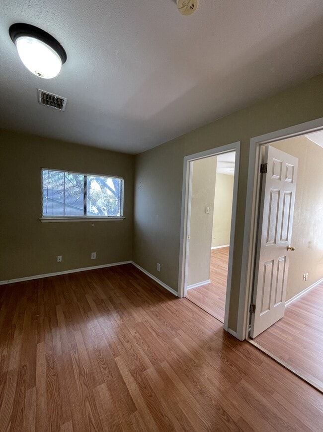 Building Photo - 9931 Village Briar