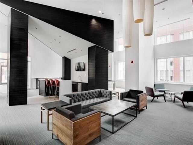 Building Photo - 1100 Maxwell Ln