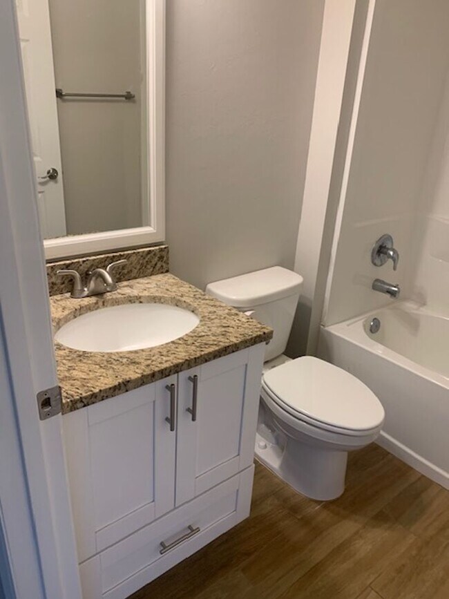 Building Photo - Duplex Unit