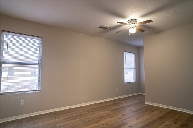 Building Photo - 3426 Barkers Crossing Ave