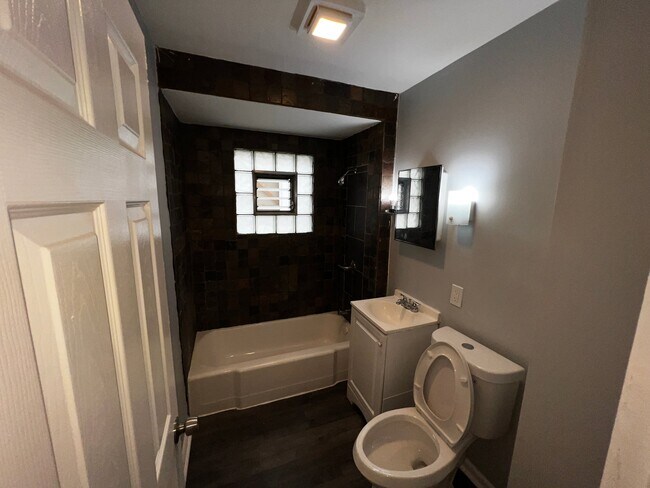 Building Photo - 346 W 113th St