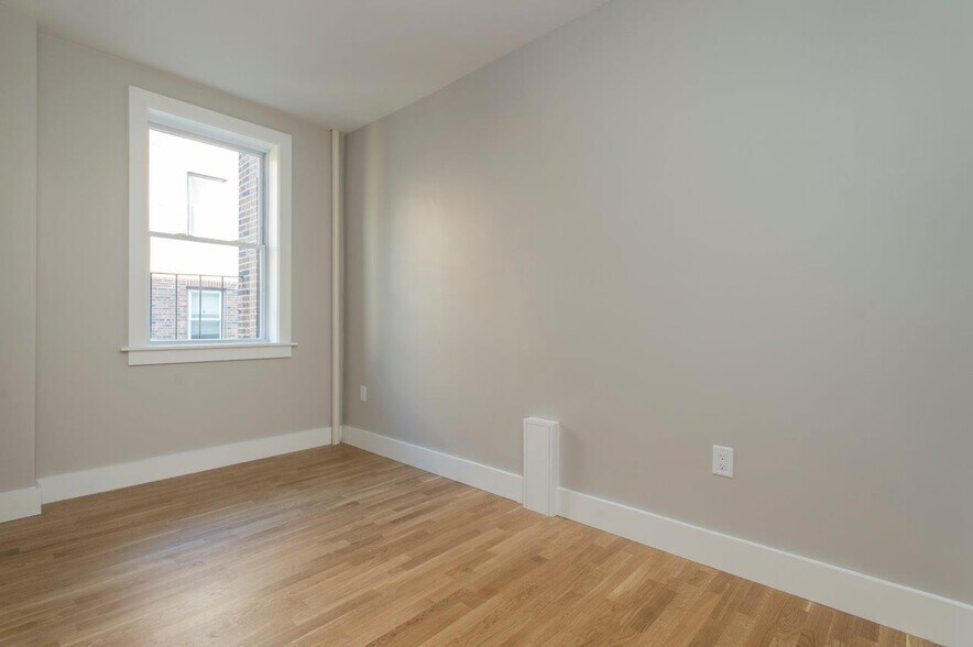 Building Photo - 136 Highland Ave