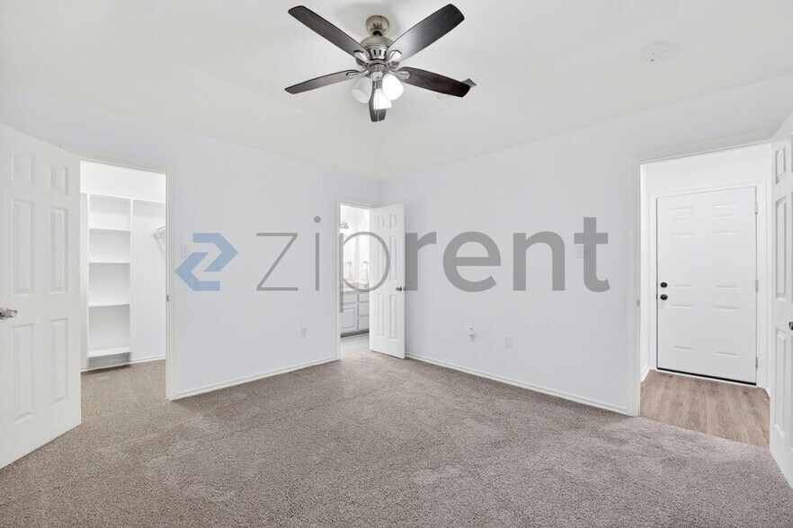 Building Photo - Unit