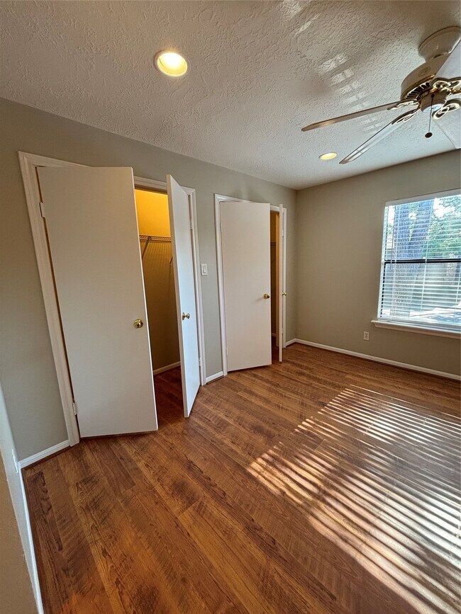 Building Photo - 12755 Mill Ridge Dr