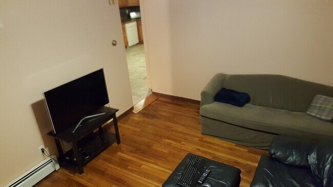 Building Photo - 9 Hall St