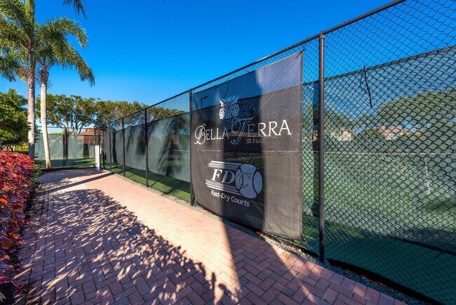 Building Photo - 102 Ibisca Terrace