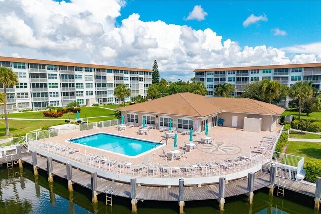 Building Photo - 2649 Florida Blvd
