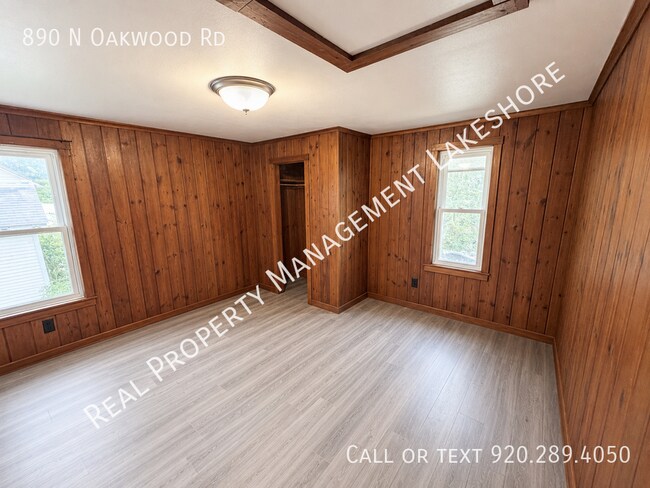 Building Photo - 890 N Oakwood Rd