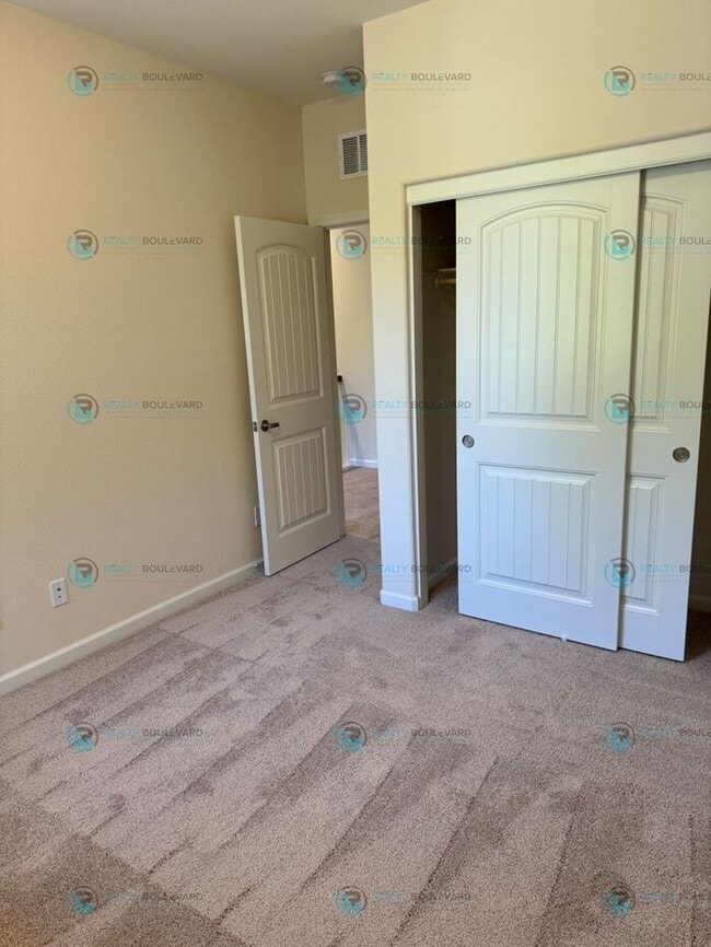 Building Photo - Luxury and Convenience Fully Equipped 3-Bedroom 2.5 Bathroom 2 Car Garage Townhome in Carson City