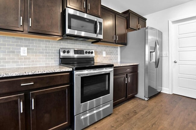 Building Photo - Pet Friendly Three Bedroom!