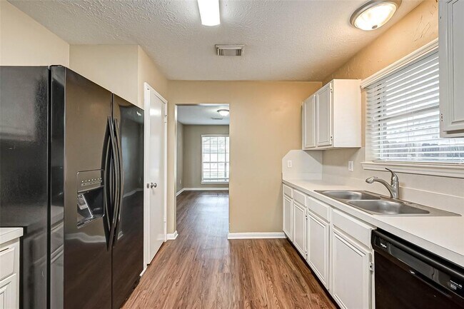 Building Photo - 28811 Stapleford St