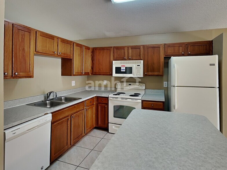 Building Photo - 4018 Coralbrooke Grv