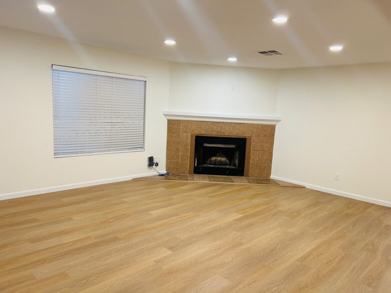 Building Photo - 2811 E 11th St