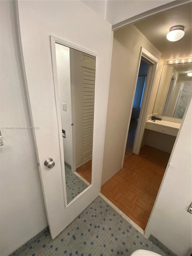 Building Photo - 1408 Brickell Bay Dr