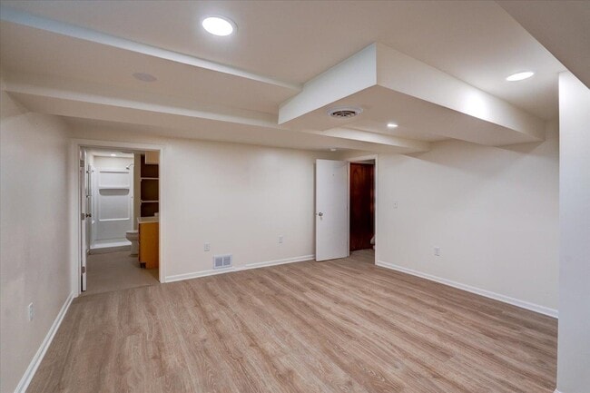 Building Photo - 401 Merrill Crest Dr