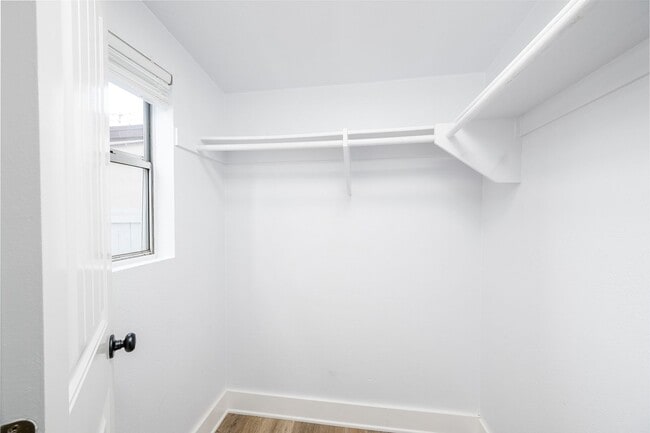 Building Photo - Awesome 2 Bed 1 Bath Remodeled House with Gated Front Yard