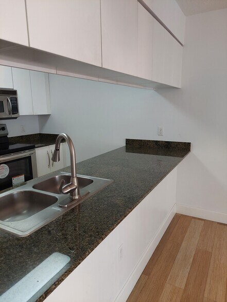 Building Photo - 1200 Brickell Bay Dr