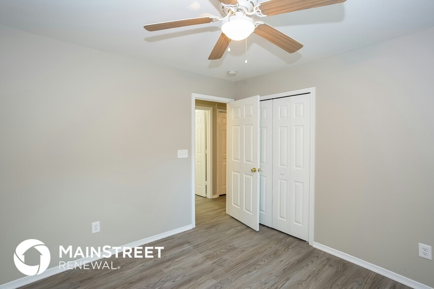 Building Photo - 11100 Thousand Oaks Dr