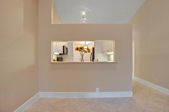 Building Photo - 12257 Country Greens Blvd