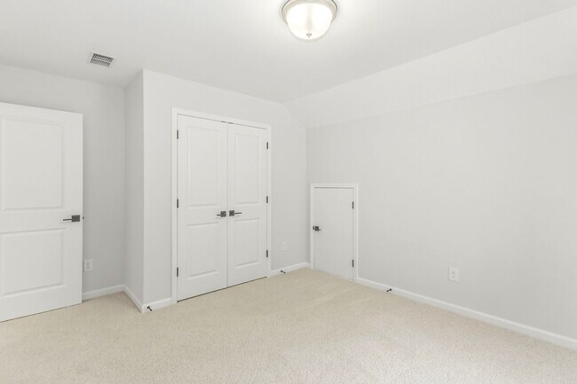 Building Photo - Beautiful 3 Bedroom 2.5 Bathroom Home in Windsor Crossing with Loft