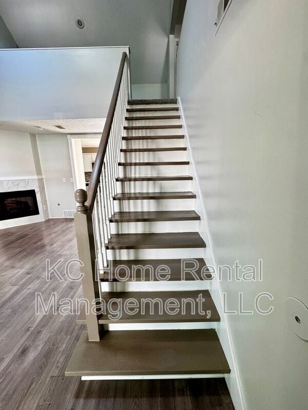 Building Photo - 8592 Perry Ln