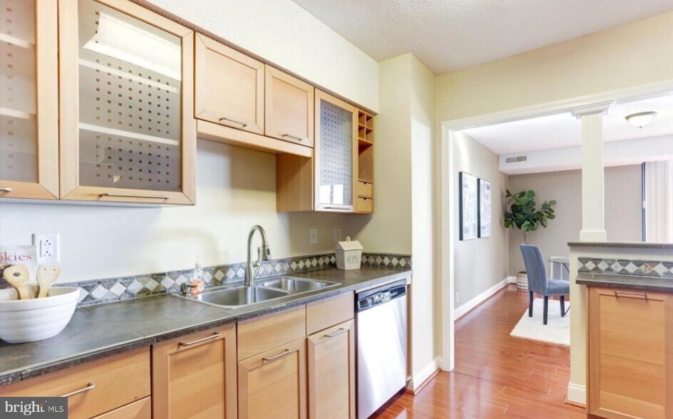 Building Photo - 5505 Seminary Rd