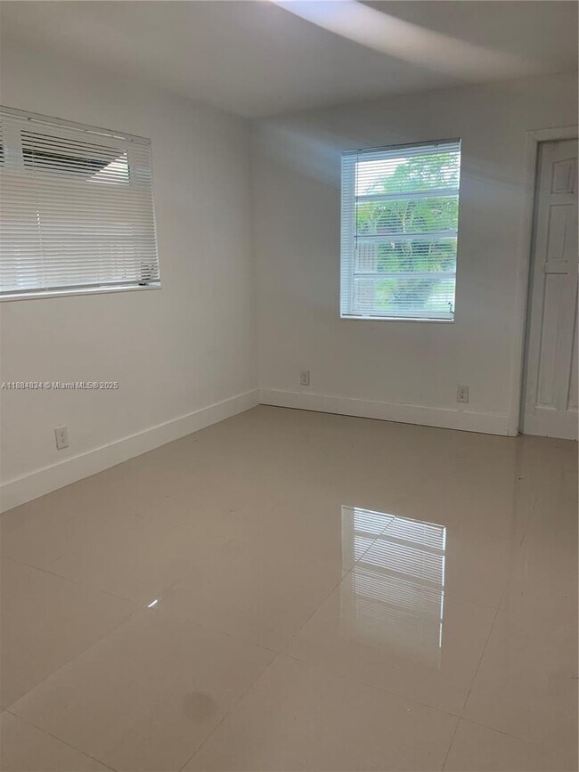 Building Photo - 2109 N 17th Ct