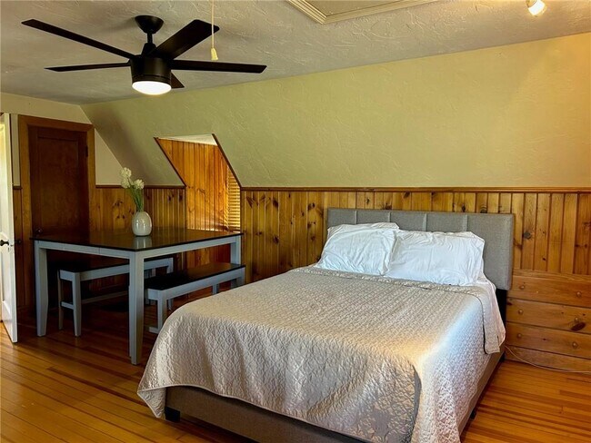 Building Photo - 42 Robinwood Rd