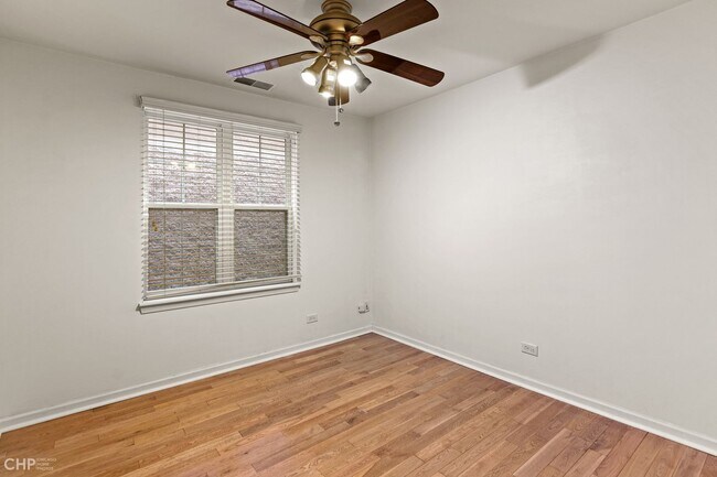 Building Photo - 645 W Elm St