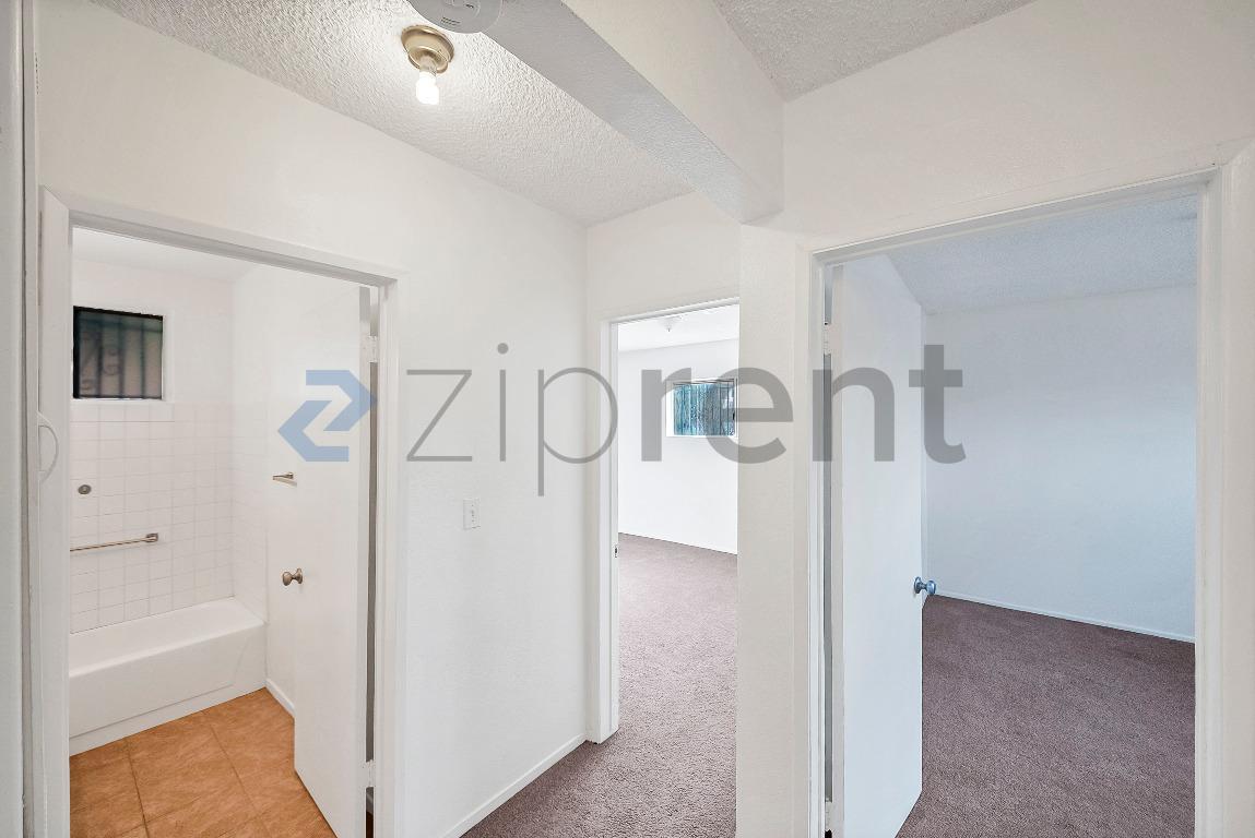 Building Photo - 2458 Normandie Ave