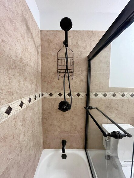 Shower - 133 Seemans Ln