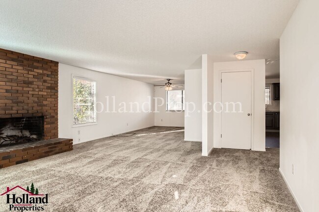 Building Photo - Beautifully Duplex in Desirable Northwest Portland Available For You!