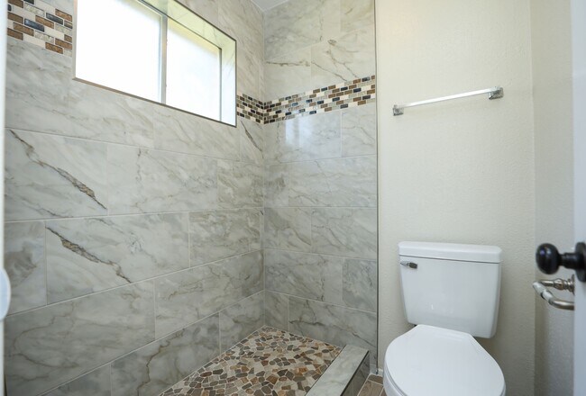 Building Photo - 22318 Fincastle Dr
