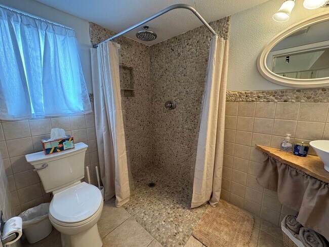 Building Photo - 2 BR Furnished Condo on the Colorado River with Utilities included