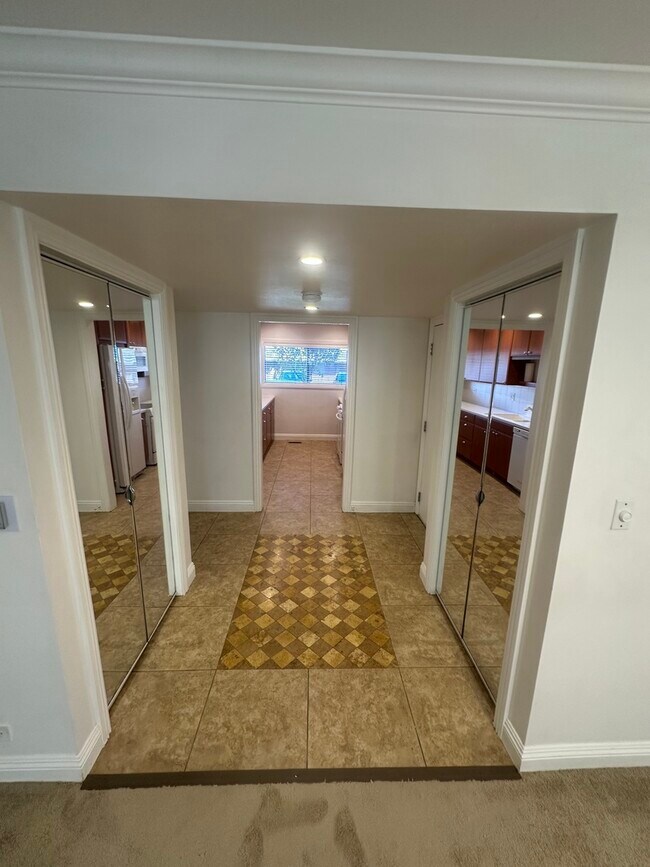 Building Photo - 1721 Northfield Square