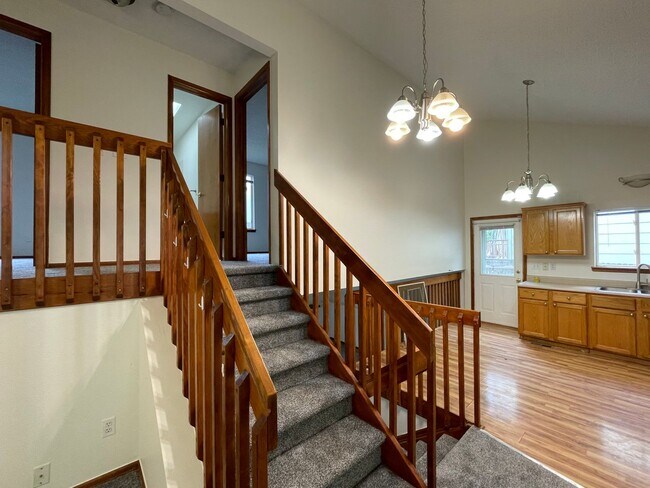 Building Photo - Lovely 3 Bed/2 Bath in Westminster! Available June