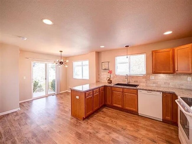 Building Photo - BEST CLASS