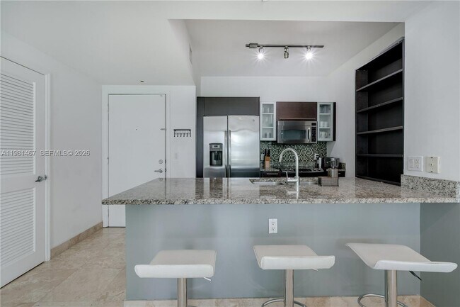 Building Photo - 950 Brickell Bay Dr