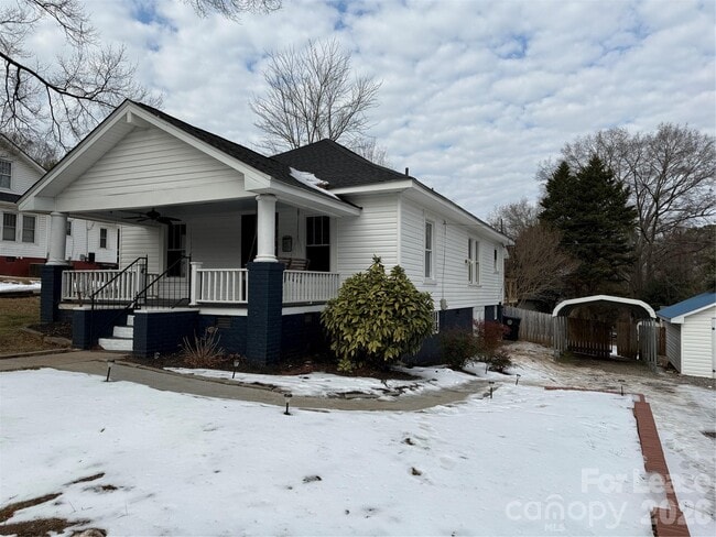 Building Photo - 318 N Academy St