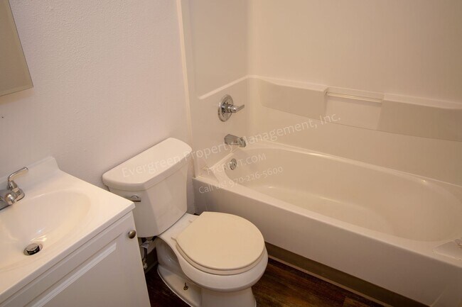 Building Photo - 2008 W Plum St