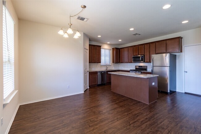 Building Photo - 11801 Jackson Fls Wy
