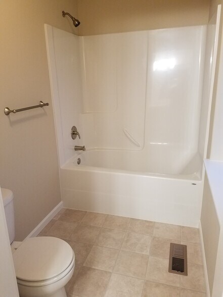 Building Photo - 1550 Craig Rd SE